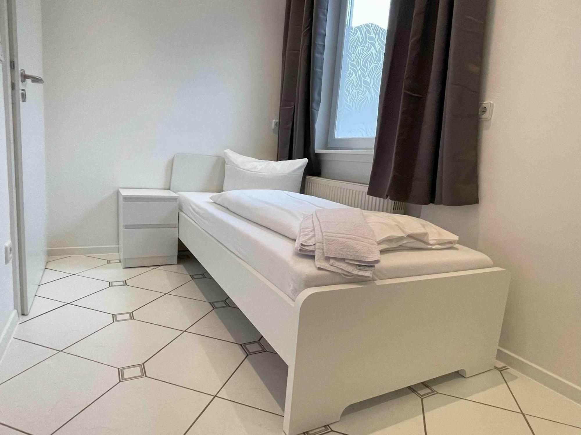 Apartment R111 Grosse Moderne Monteurwohnung Uebergangswohnung