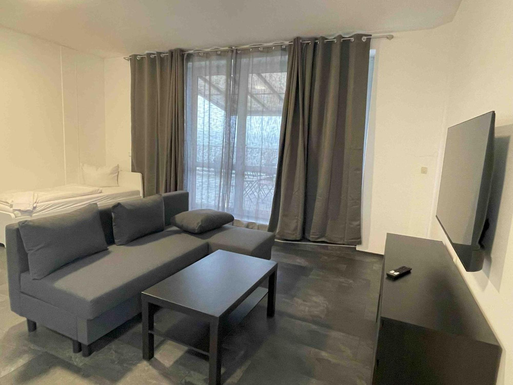 R111 Grosse Moderne Monteurwohnung Uebergangswohnung Regensburg