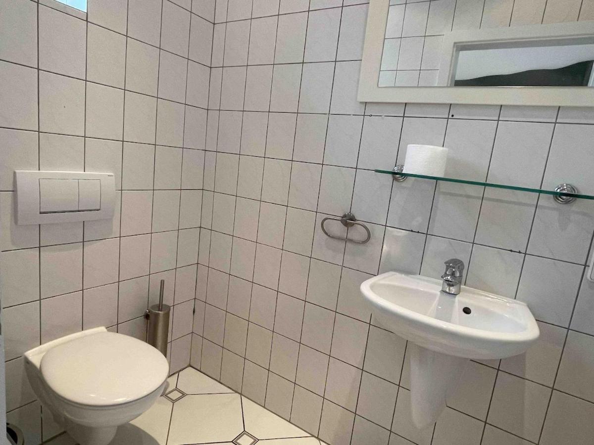 R111 Grosse Moderne Monteurwohnung Uebergangswohnung *